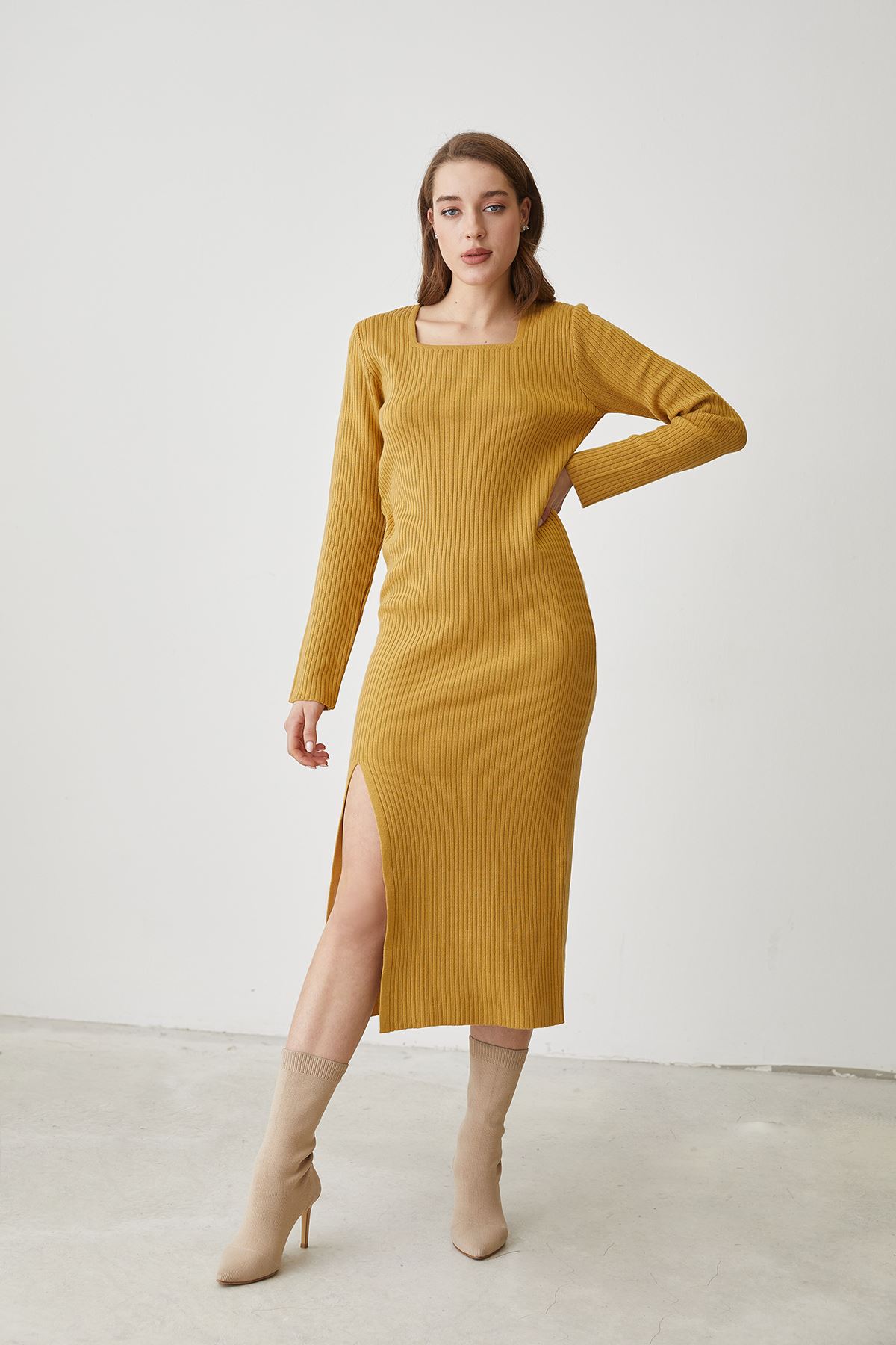 Kare Yaka Triko Elbise-Sarı